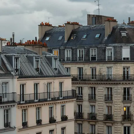Charm Fireplace - Place Republique Apartman