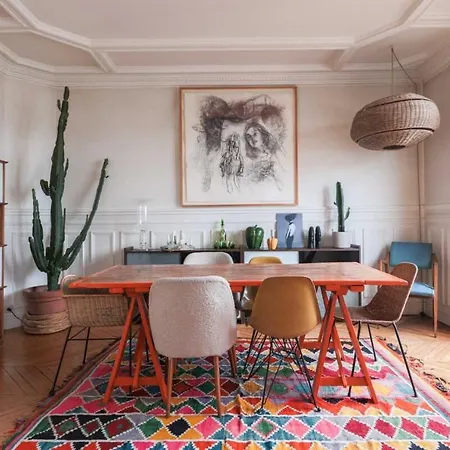 Charm Fireplace - Place Republique Apartman